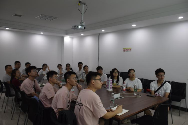 保安服務(wù)如何有效保障社區(qū)安全管理的順利進(jìn)行